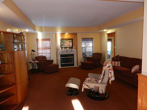 2nd image of 739 E Winslow Farm Dr