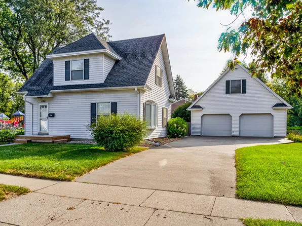 828 Carroll Ave, Ames, IA 50010