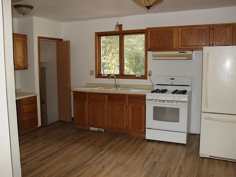 2430 Superior St — Photo 14