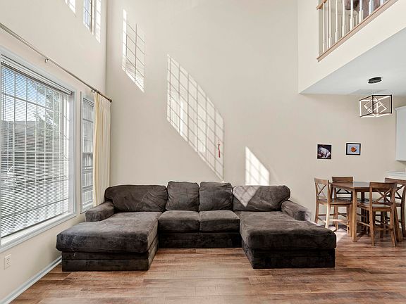 3rd image of 8821 Park Place Dr
