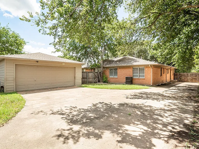 11050 Wyatt St — Photo 24