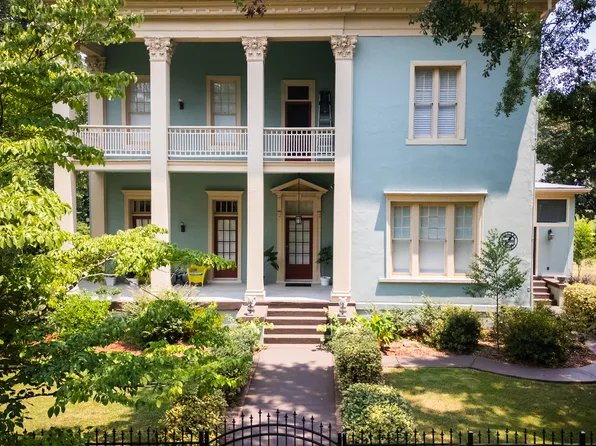26 Magnolia St, Grantville, GA 30220