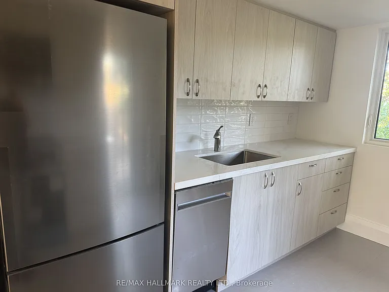 553 Broadview Ave #UPPER — Photo 19