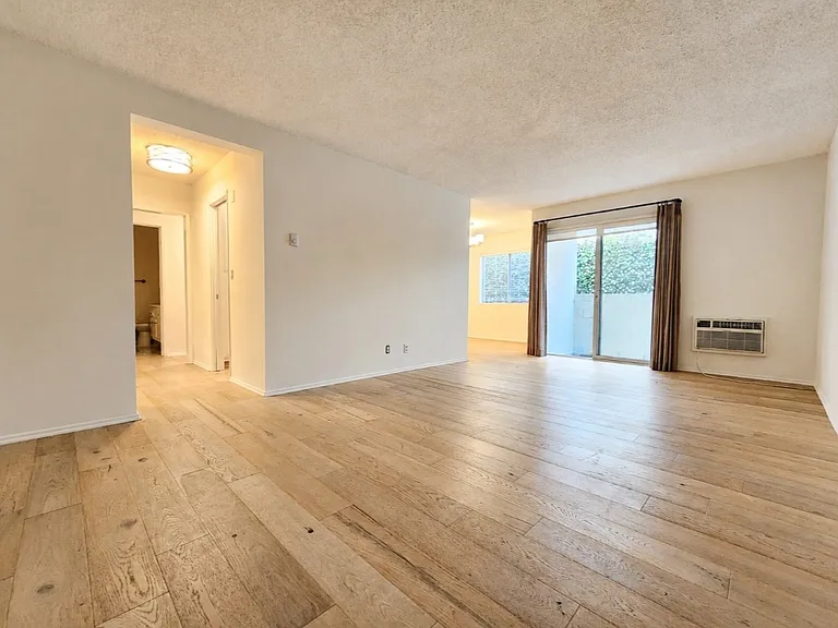 1243 Wellesley Ave #5 — Photo 5