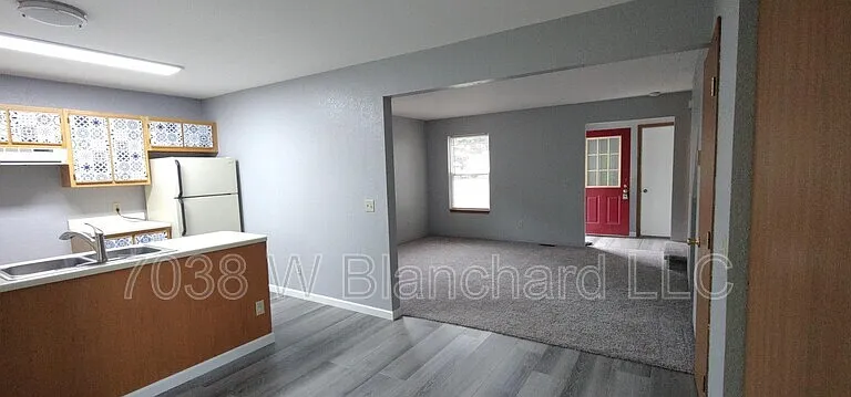 815 Whitney St — Photo 8