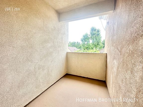 4th image of 7321 Winnetka Ave #104