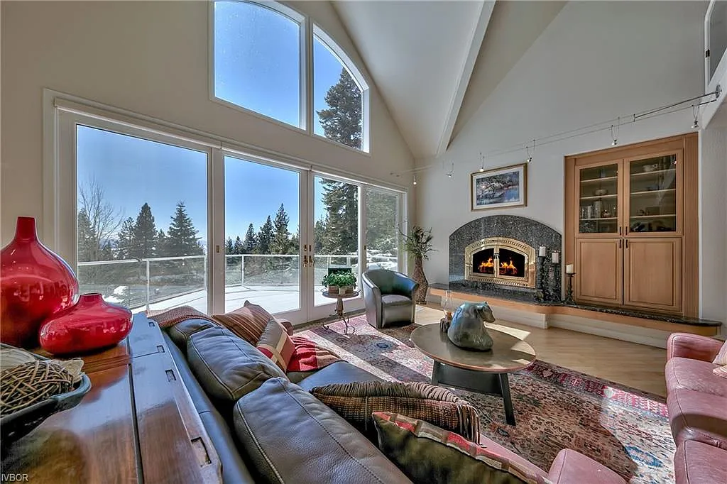 697 Bidwell Ct photo 1