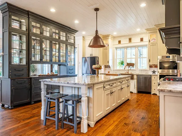 105 Creech Cir, Four Oaks, NC 27524