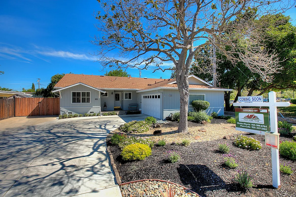 4384 East Ave photo 1