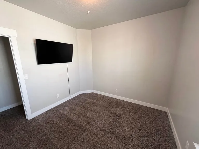 85 W Silver Springs Dr — Photo 6