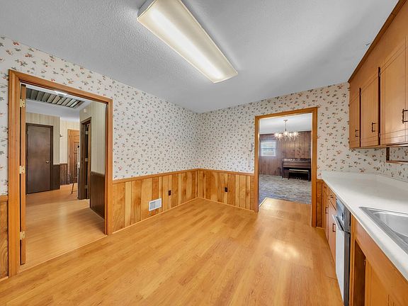 3rd image of 245 W Wood St