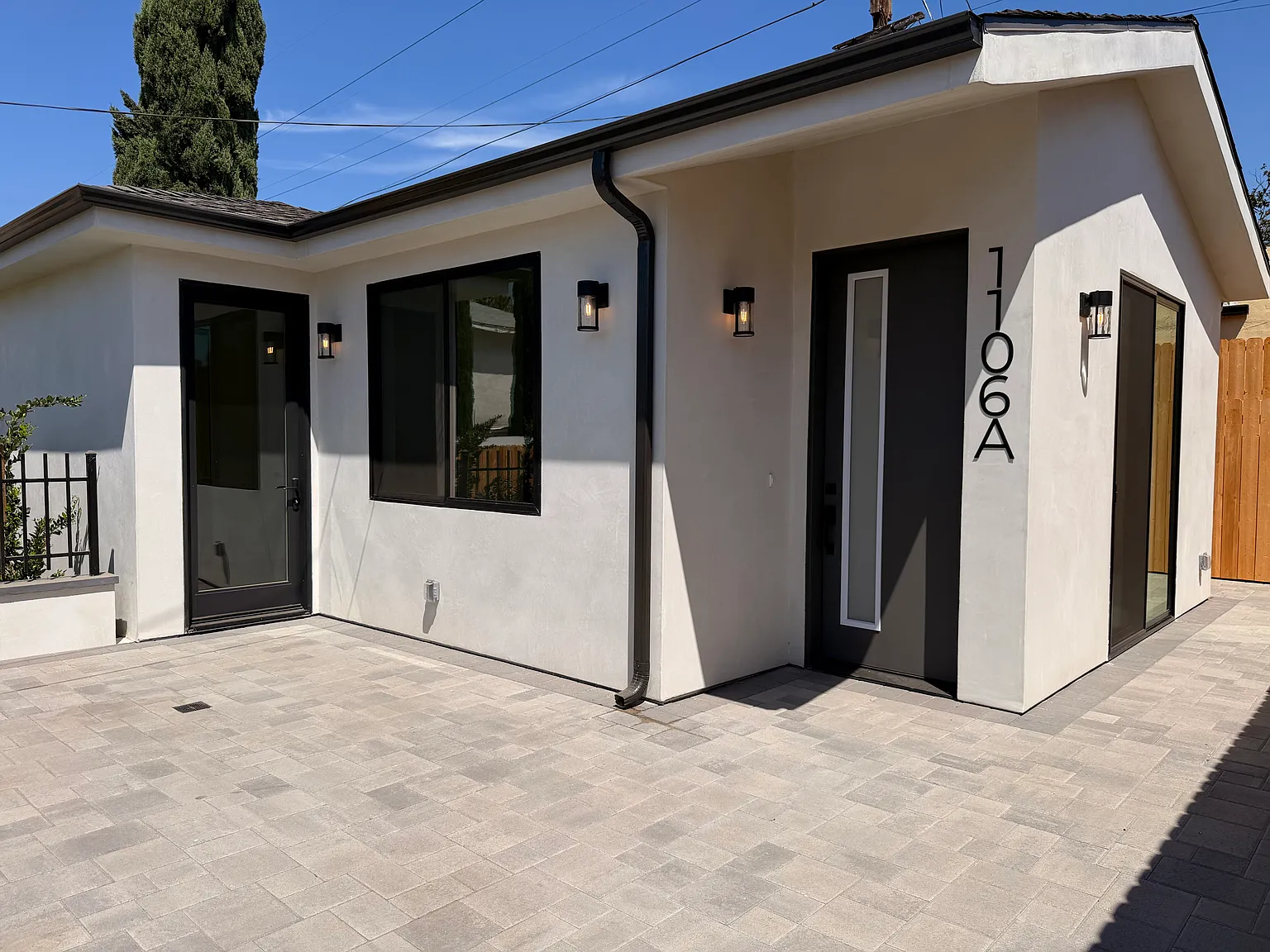 2 bed, 780 sqft, $3,600 — Photo 1
