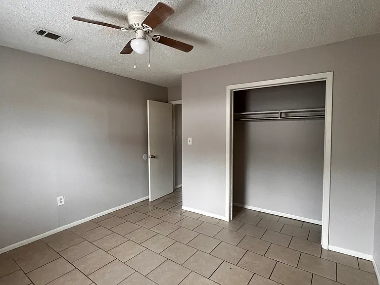 1605 University Pkwy #11 — Photo 7