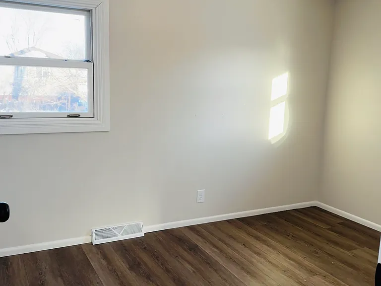 59 Fleetwood Rd NW — Photo 25