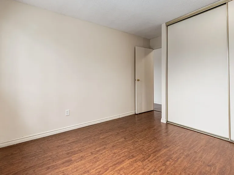 1825 Woodview Dr SW — Photo 28