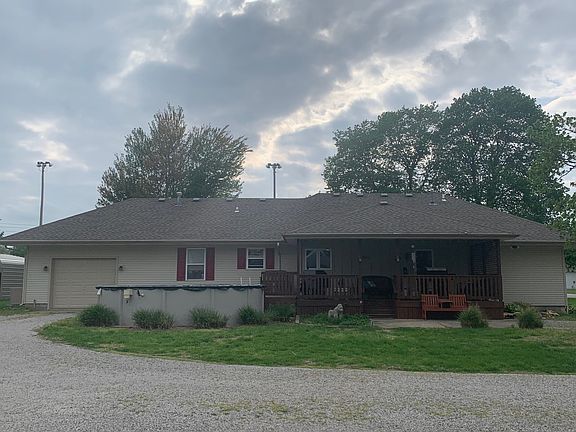3rd image of 210 N Hoisington St