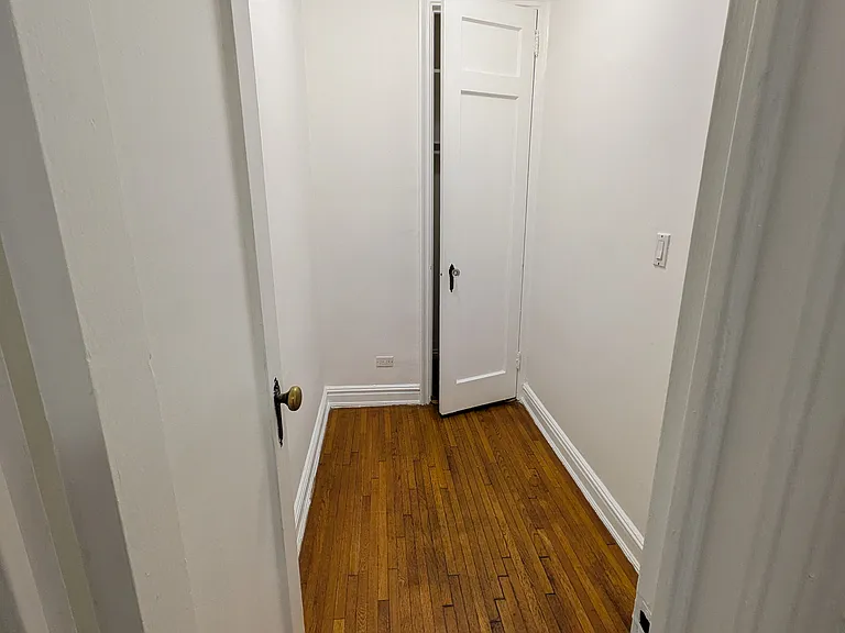 41-21 42nd St #3R — Photo 2