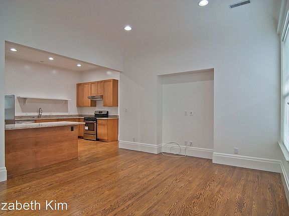 2nd image of 1703 Powell St