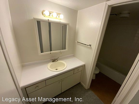 4th image of 1211 N Leverett Ave APT 31