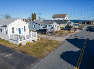 17 Angell Rd, Narragansett, RI 02882