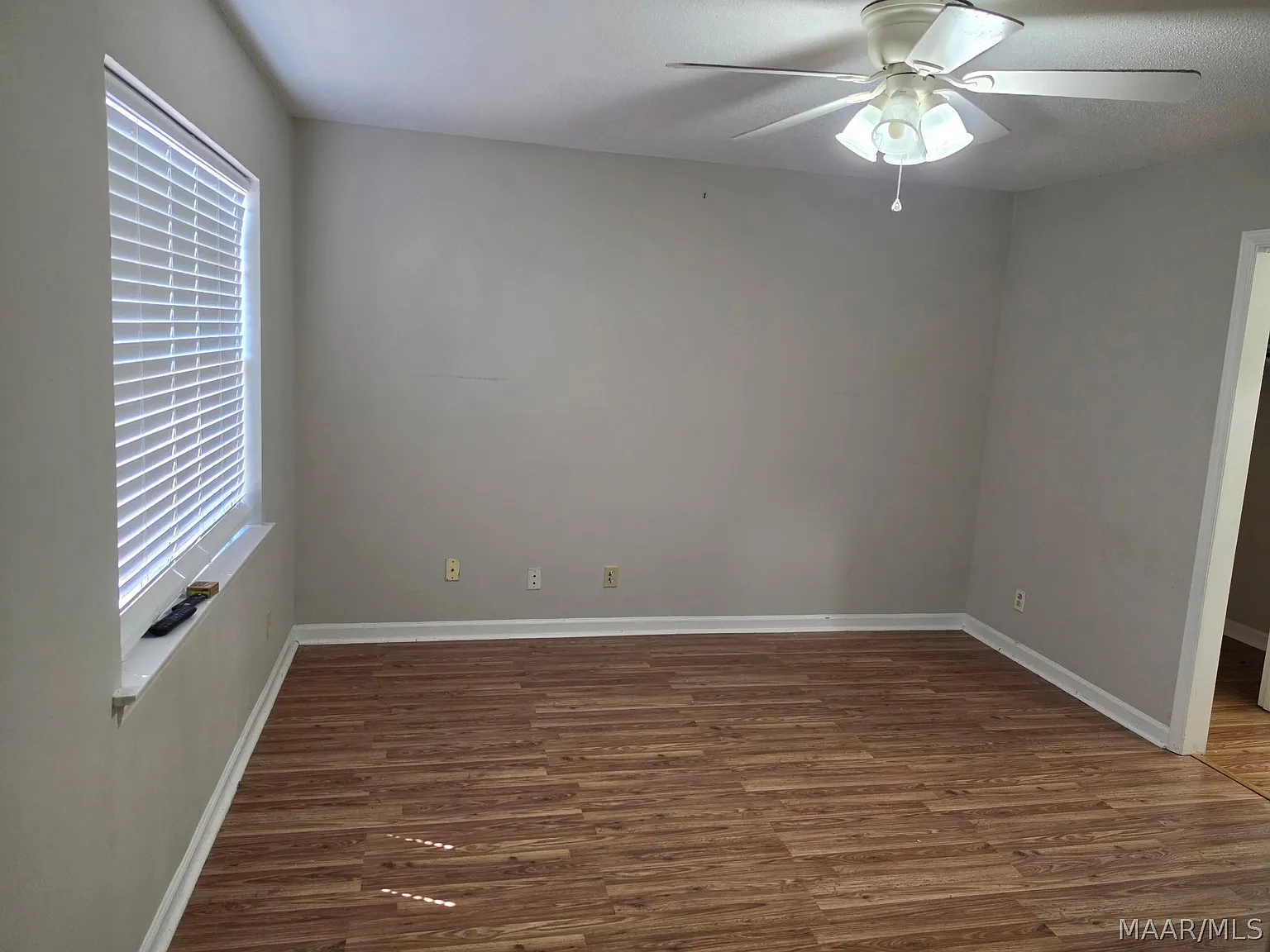3 bed, 2.0 bath, 1489 sqft, $1,600 — Photo 4