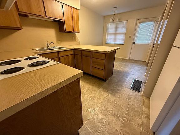 2nd image of 656 Cumberland Dr