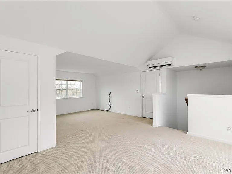 2769 Ashcombe Dr — Photo 38