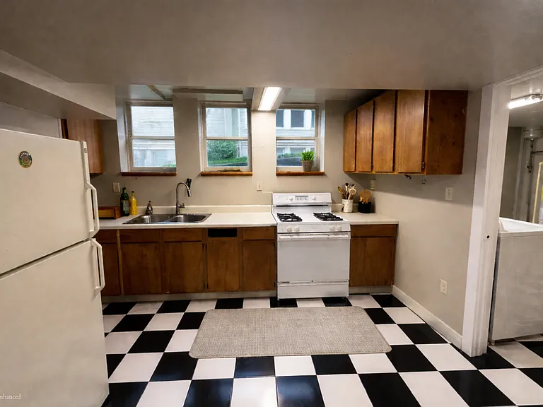 1006 N Garden St — Photo 8