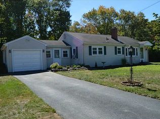 2 Wampum Trl, Cumberland, RI 02864