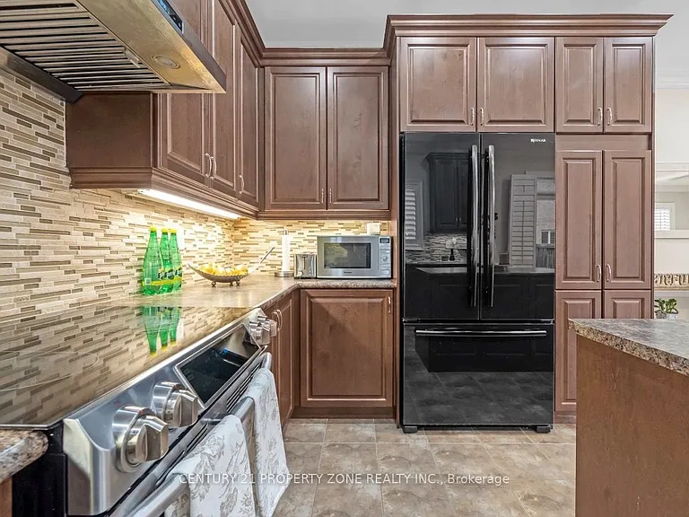 508 Hinchey Cres — Photo 12