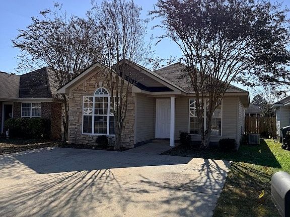 2nd image of 2431 Starlight Dr