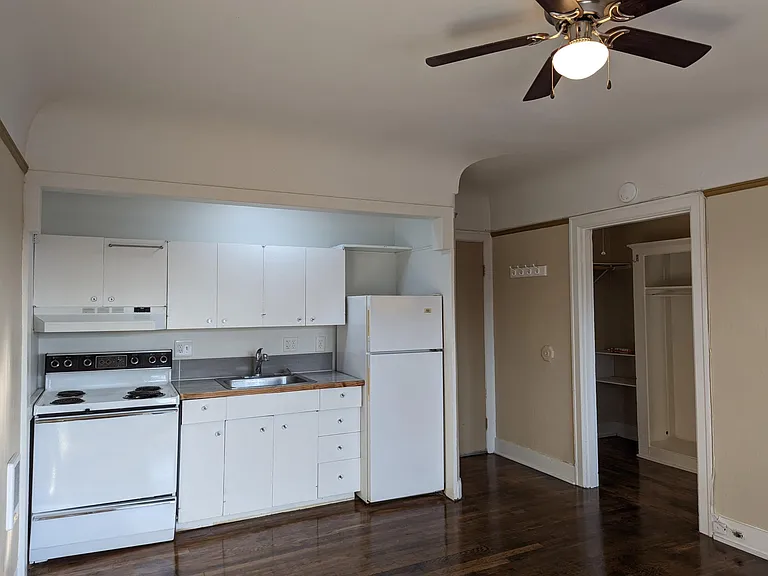 Full kitchen with large, Walk in Closet!
