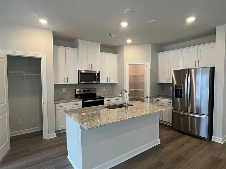 1725 Braemar Village Dr — Photo 6