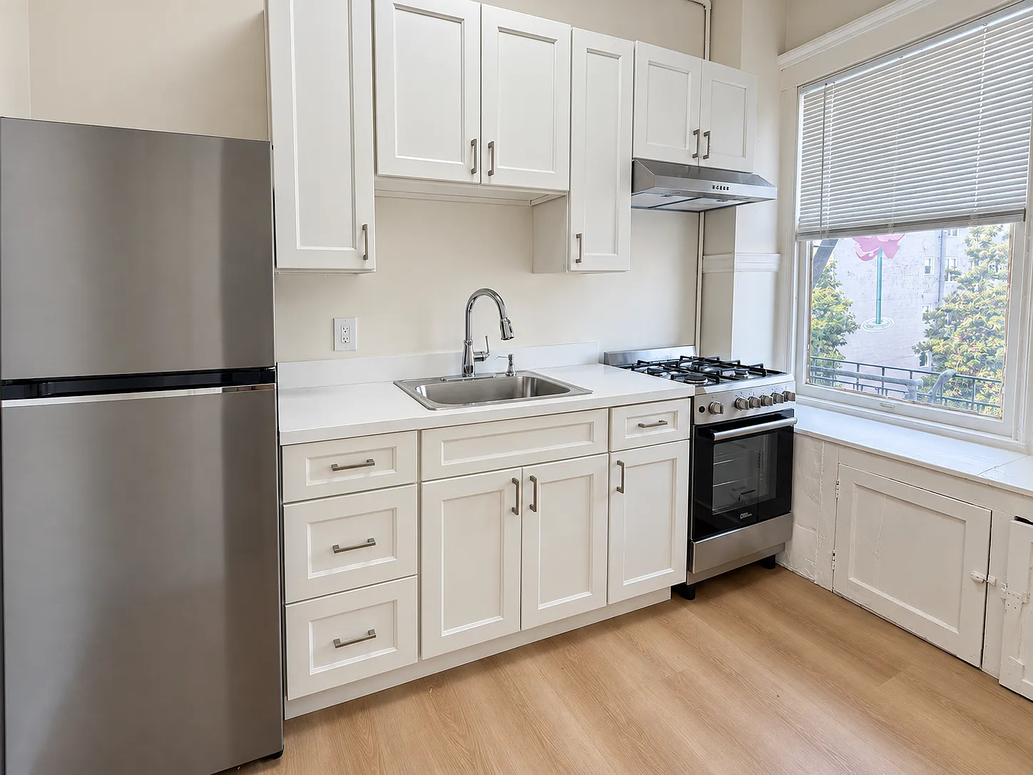 Studio, 330 sqft, $2,895 — Photo 3