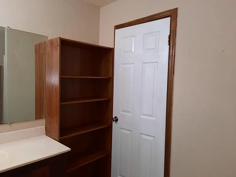 812 E Walnut St — Photo 10
