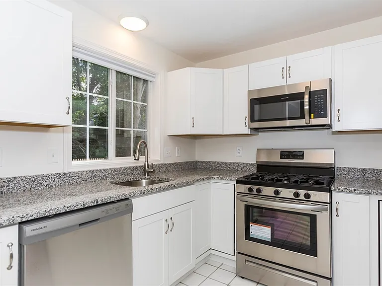 292 Chestnut St #2 — Photo 7