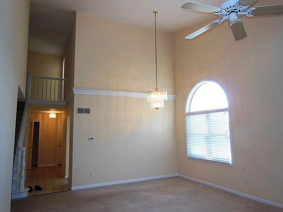 3rd image of 569 Bradbury Ln
