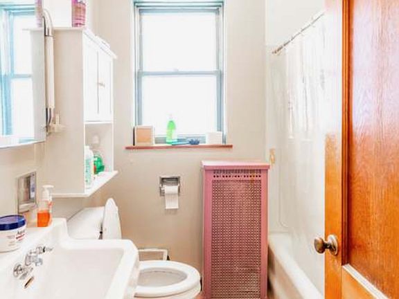 4th image of 2345 W 24th St #1