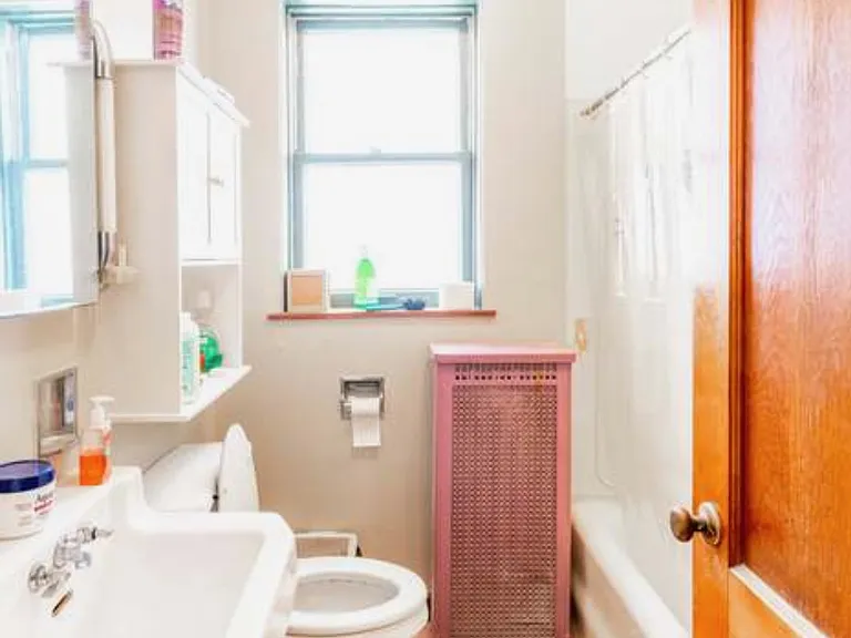 2345 W 24th St #1 — Photo 4