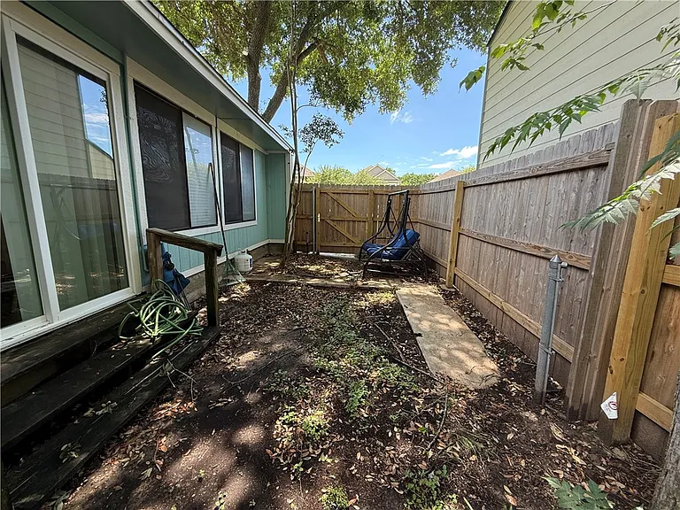 1609 Lemon Tree Ln — Photo 24