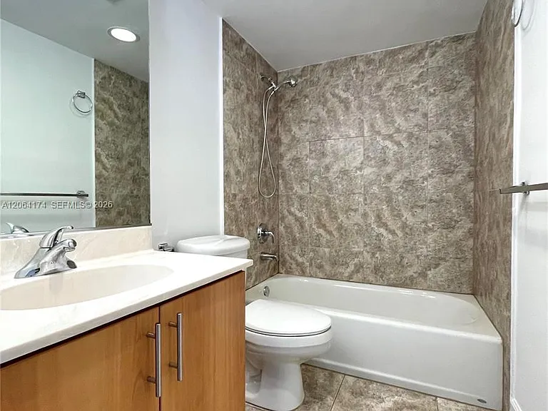 7501 E Treasure Dr #10C — Photo 7