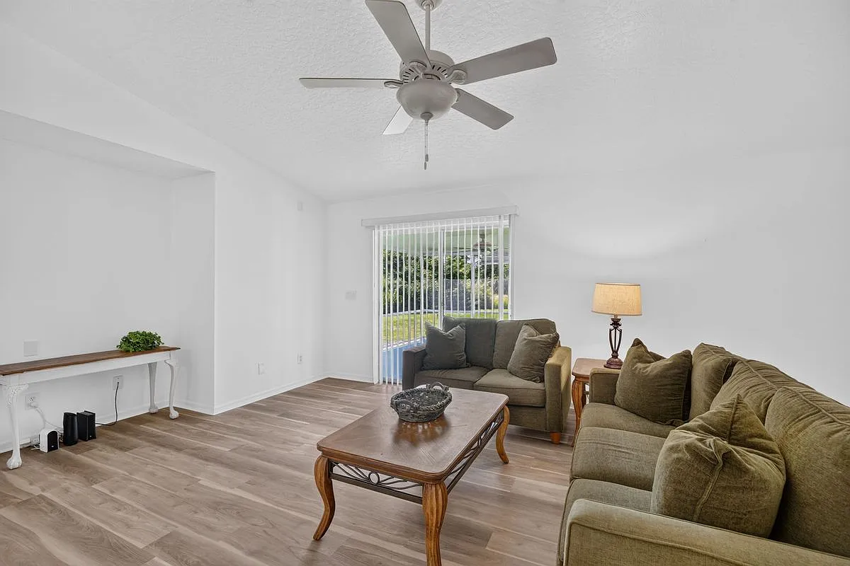 4 bed, 2.0 bath, 1618 sqft, $800 — Photo 4