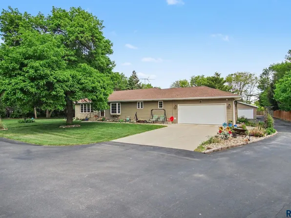 47852 273rd St, Harrisburg, SD 57032