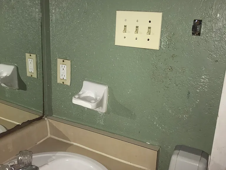 Bathroom sink