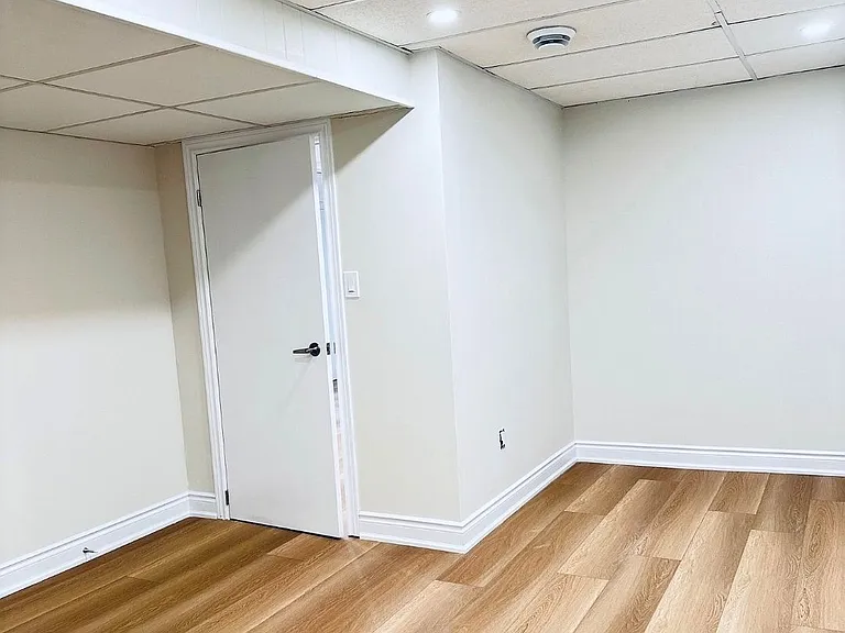 36 Castor Cres #BASEMENT — Photo 12