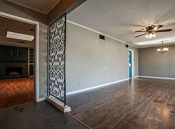 3rd image of 725 Greenleaf Dr