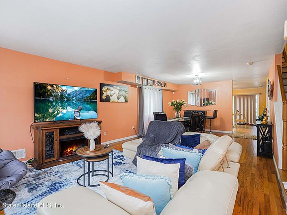 3rd image of 228 Osgood Ave