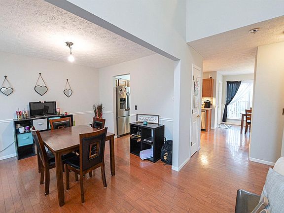 3rd image of 1813 Cove Cir E