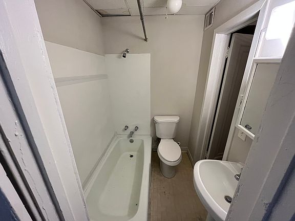 2nd image of 3727 Southwest Trfy #2