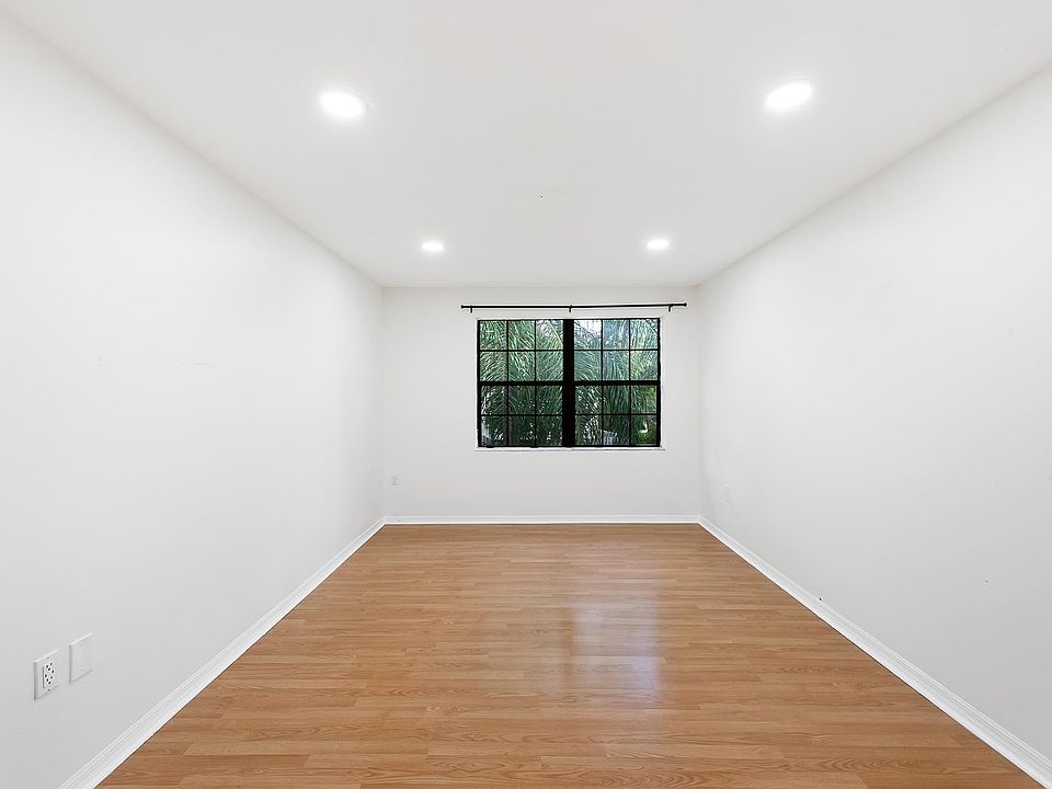 1st image of 243 City View Dr #243